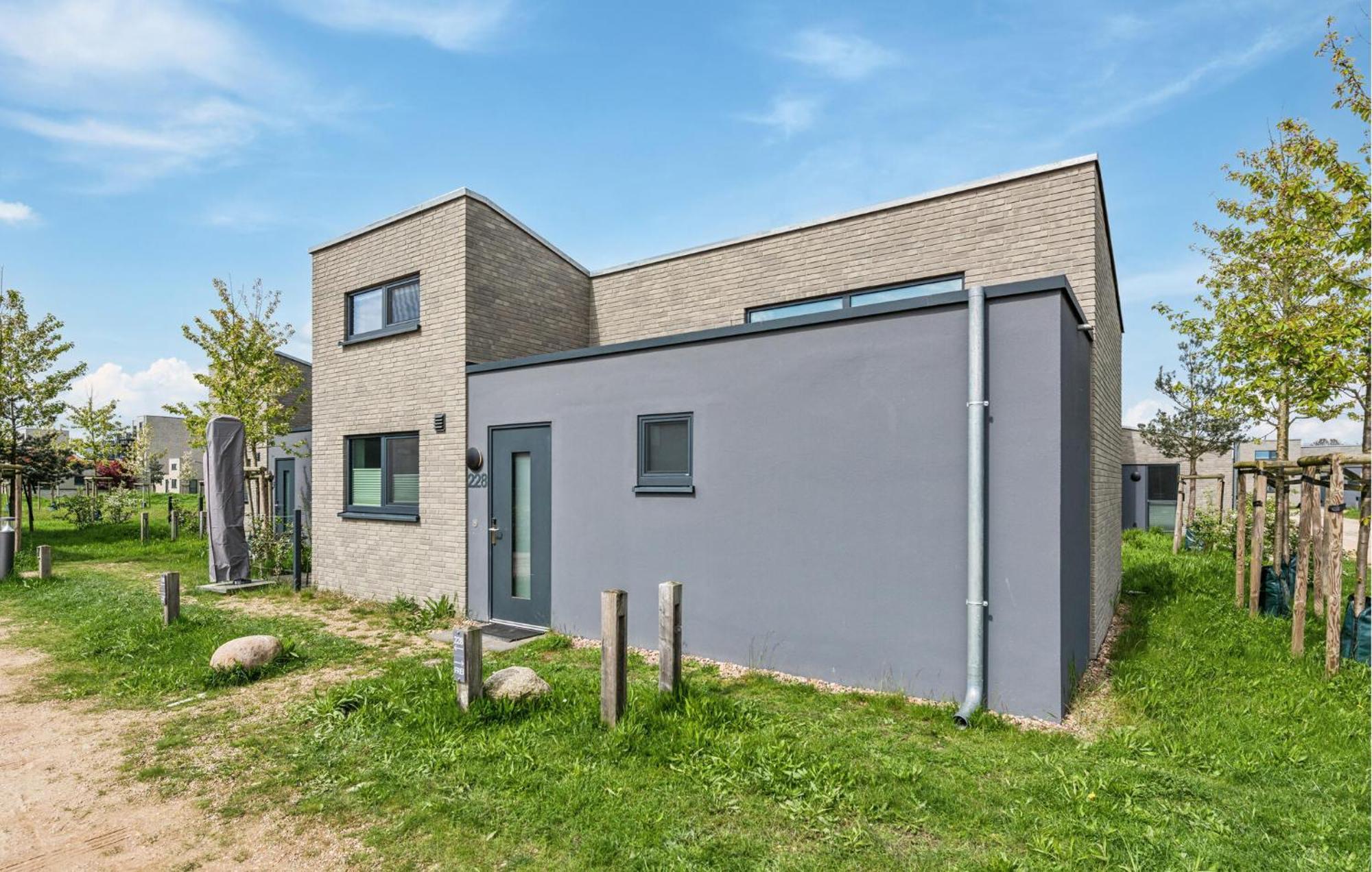 2 Bedroom Gorgeous Home In Lembruch-Duemmer See Екстер'єр фото